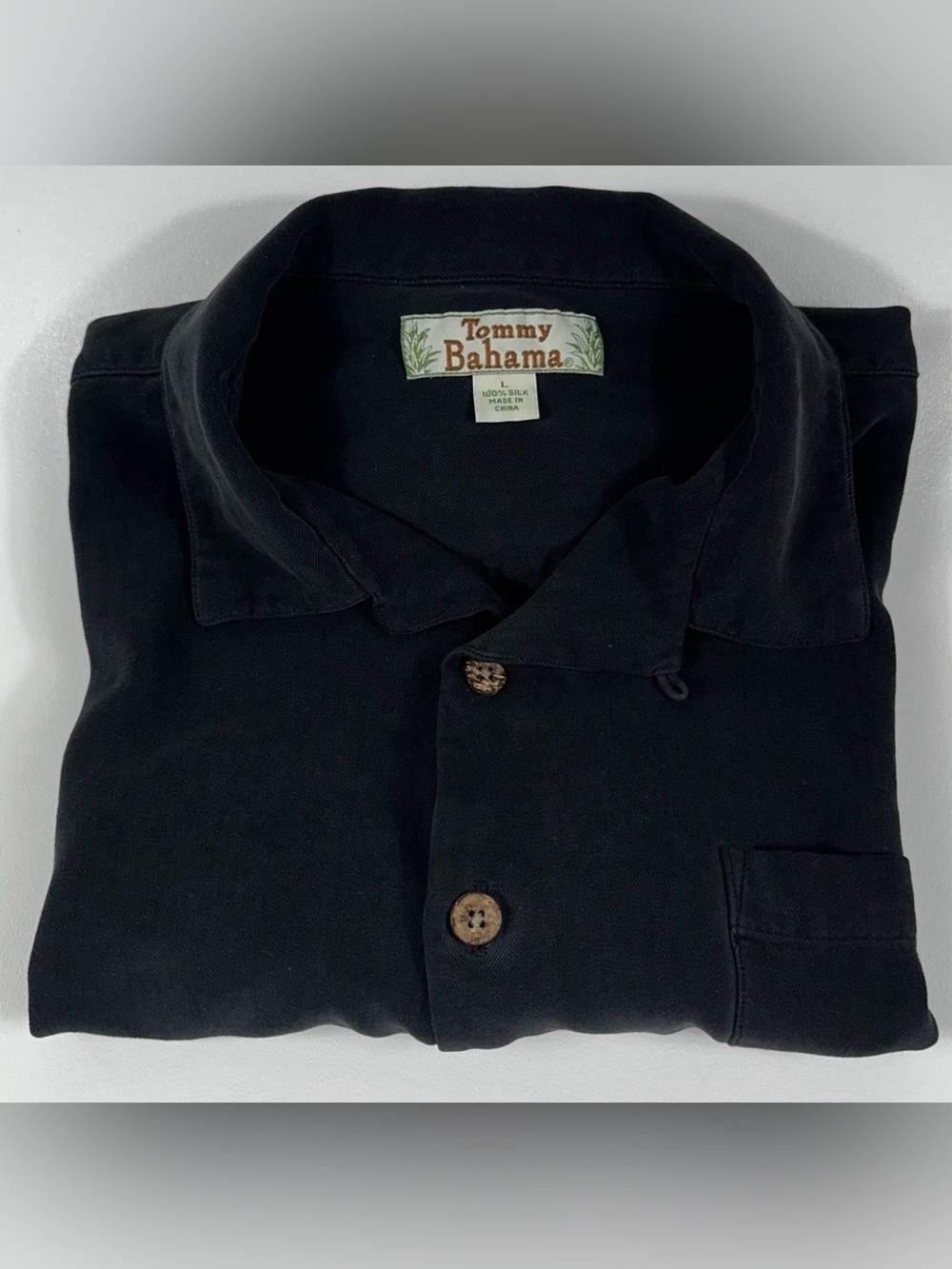 Tommy Bahama Black 100% Silk Camp Shirt Large Coconut Buttons Resort Coastal